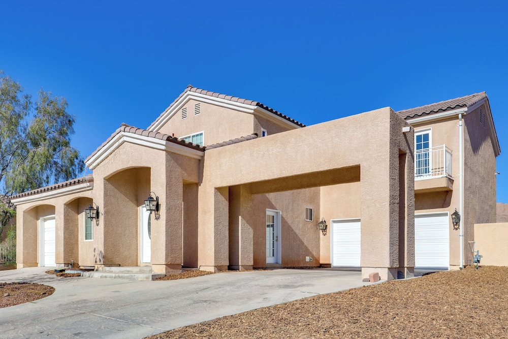 7 Mi to Fremont Street: Spacious Vegas Home!