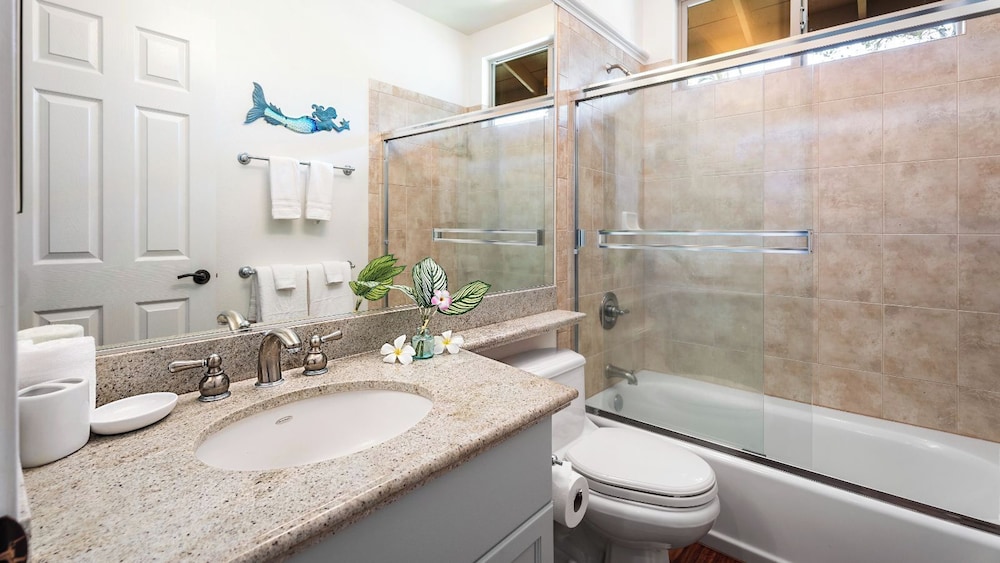 Tropical Escape w/ Lanai, BBQ & Resort Amenities - Vrkcv