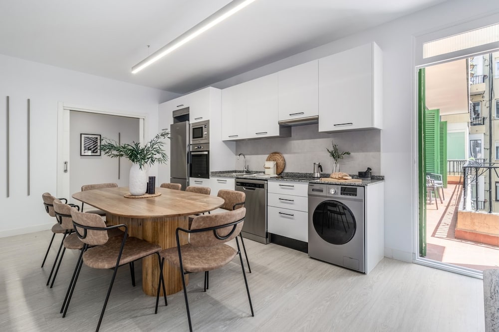 Paz - 4 Bedrooms and Terrace in Castellana