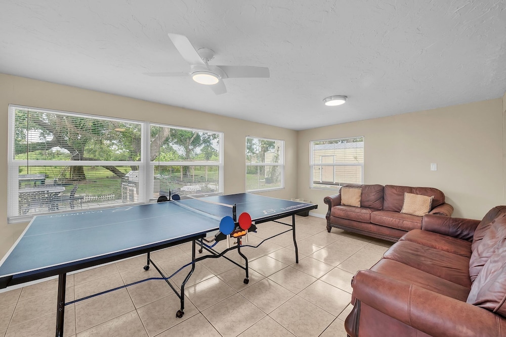 Elwood Park Gem: Spacious 3br Prime Location 3 Bedroom Home