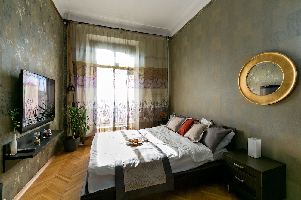 GM Apartment Serafimovicha 2-415