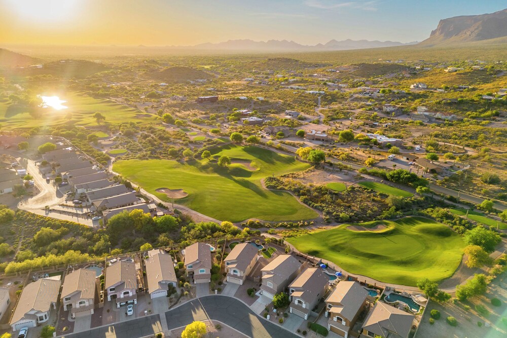Gold Canyon Golfer's Getaway w/ Scenic Views!