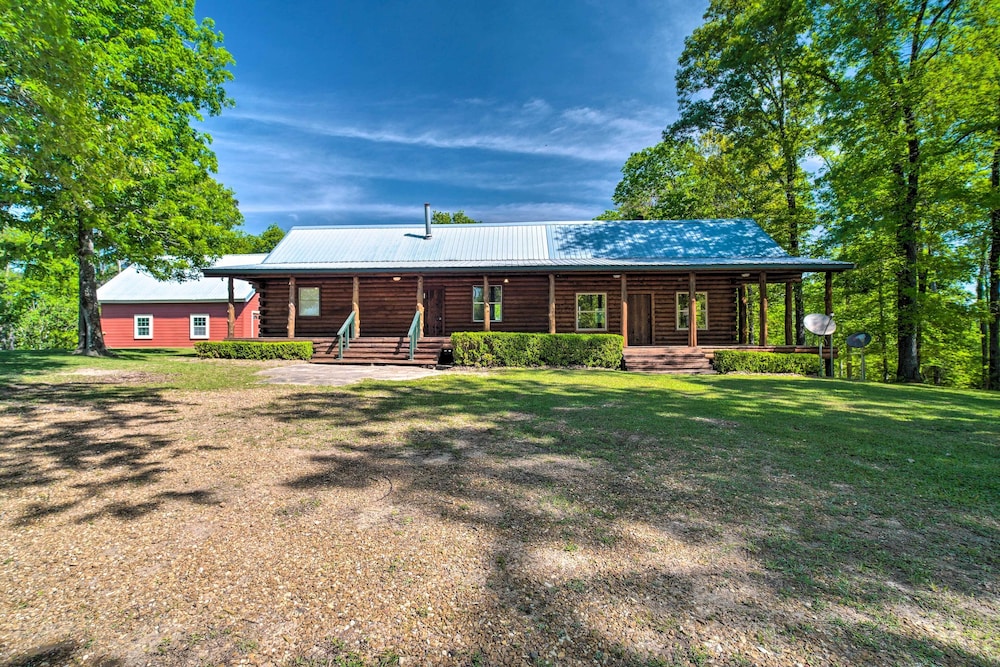 Jasper Vacations - Rustic Woodville Getaway With Pool  Guest House - Property Image 1