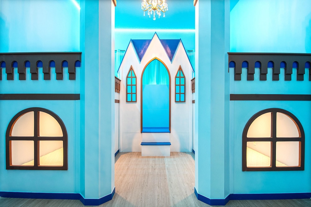 Themed Kids' Rooms, Pool & Game Loft Near Disney