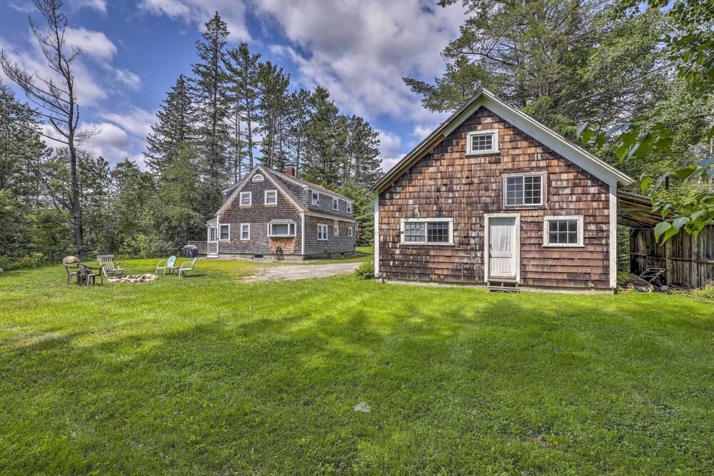 Franconia Escape on Half Acre w/ Fire Pit & Deck!