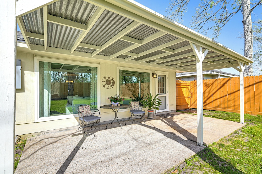 6 Mi to Clear Lake: Family Home w/ Patio & Yard