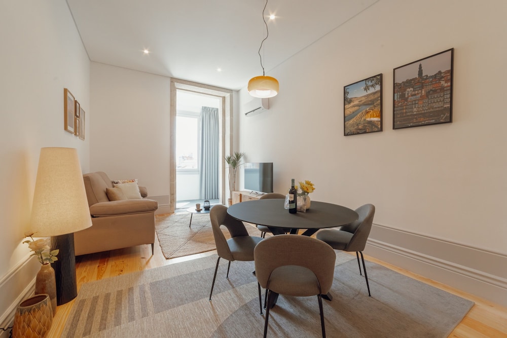 Heart OF Porto Apartment D by Vacationy