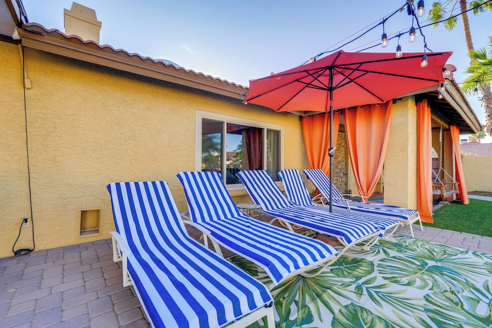 Luxe Outdoor Oasis: 'palm Tree Villa' in Chandler