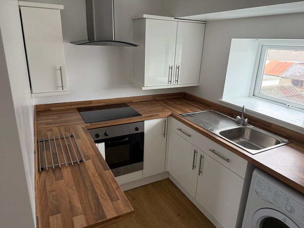 Sea Breeze 1-bed Retreat With Parking