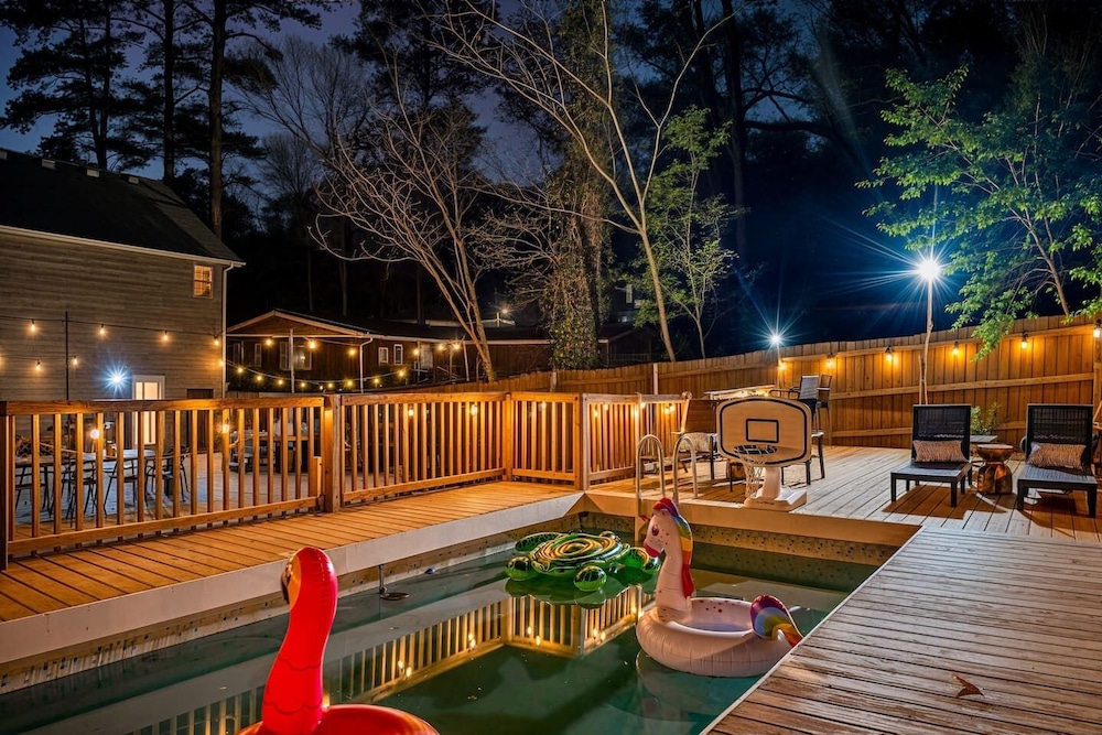 ATL Patio Paradise Pool Hottub Theater Gmrm B-ball