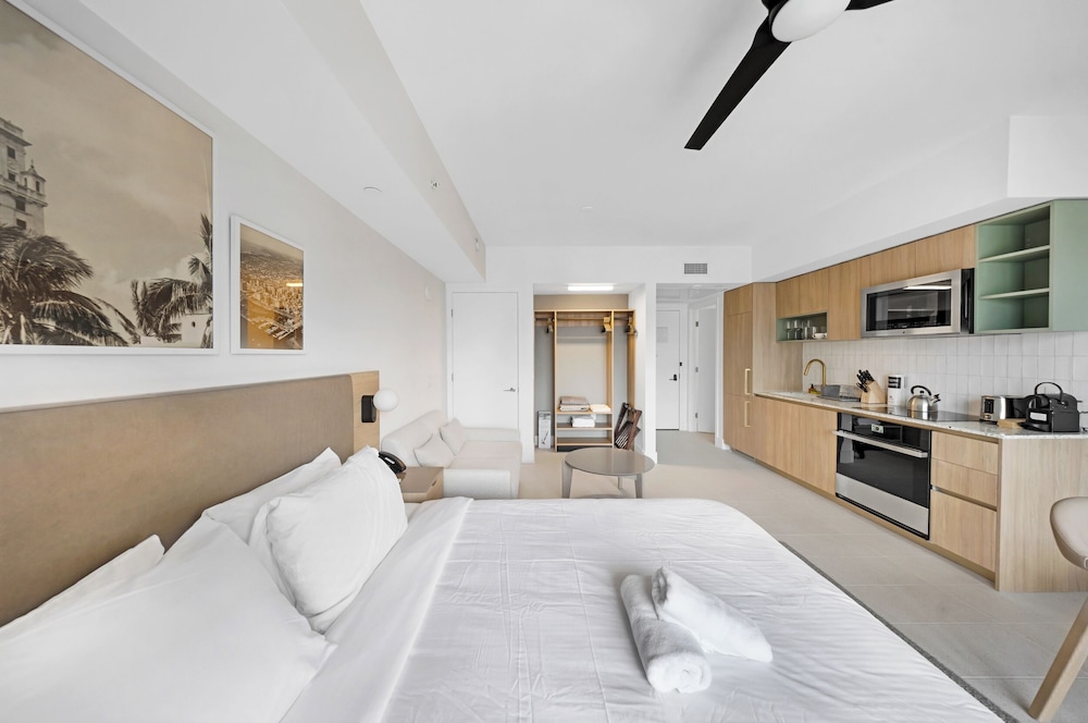 Elegant DTW Living 1BR with City Views