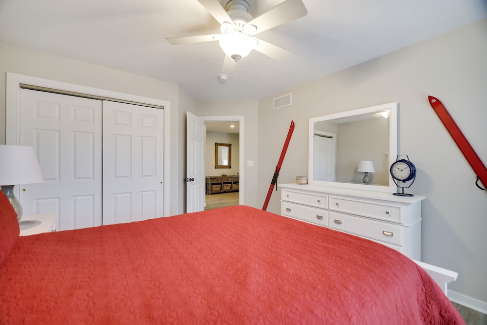 The Nest at Pinecrest by Avantstay Hot Tub Spacious Deck Game Room Fire Pit