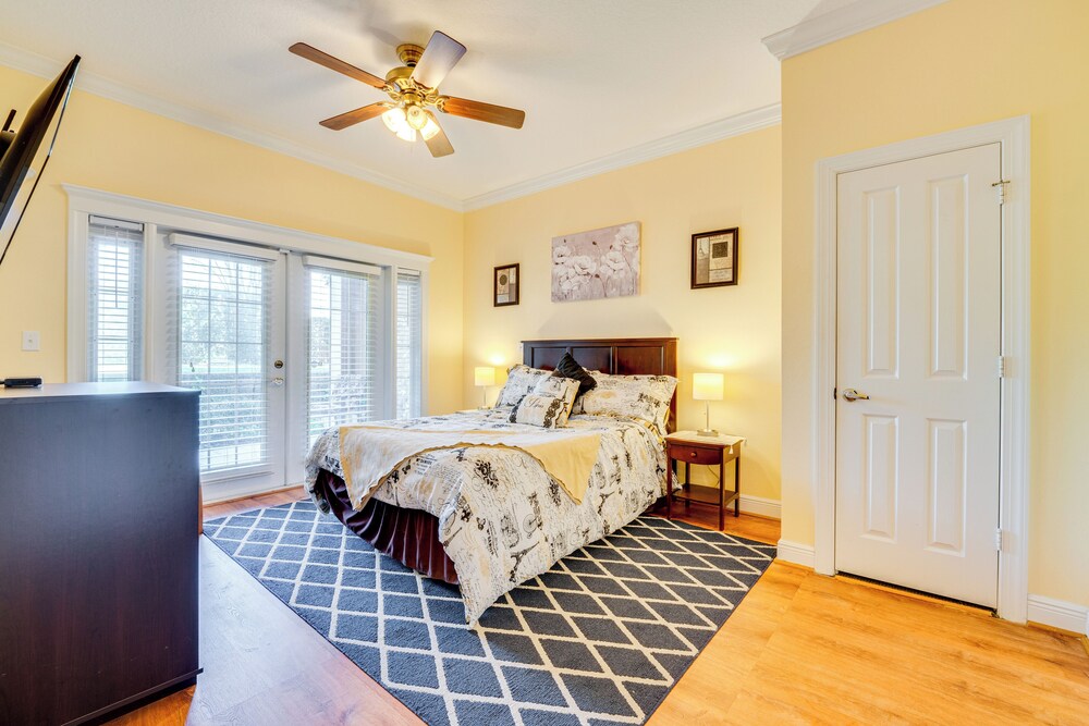 12 Mi to Wdw: Resort Condo w/ Community Hot Tub!