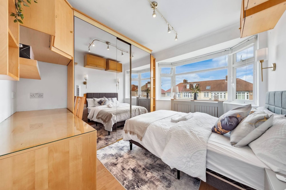 Spacious 3 bd Garden M25, Free Parking,bluewater