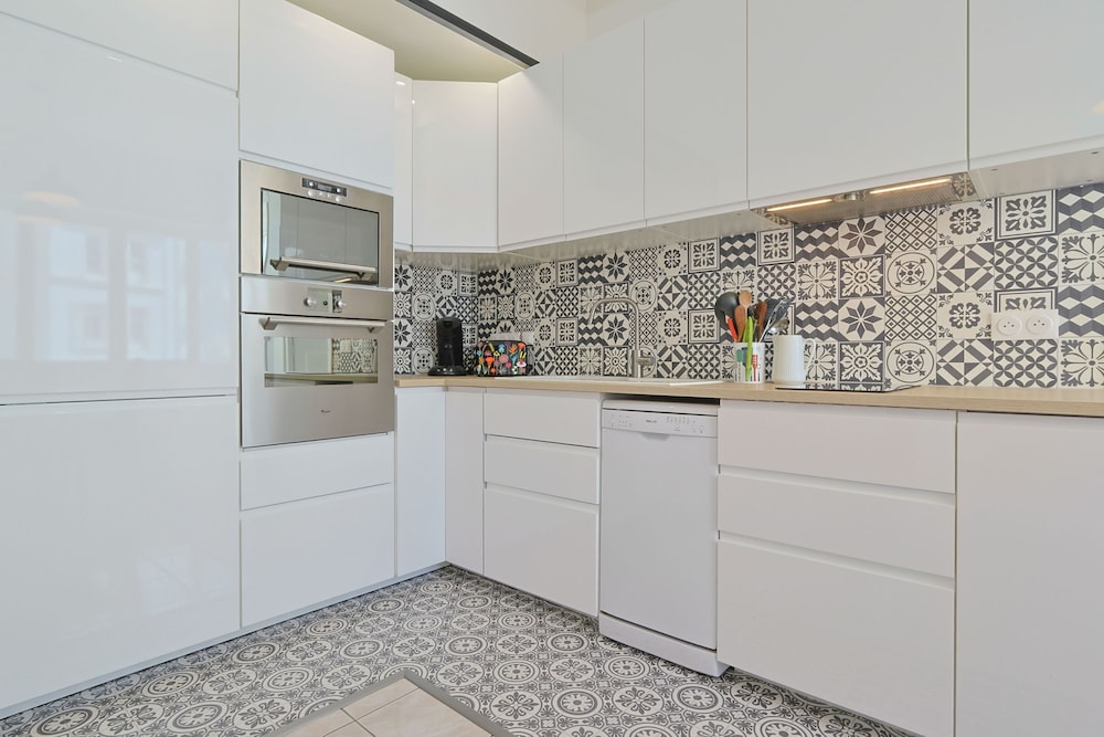 L Horizon in Cannes With 2 Bedrooms and 1 Bathrooms