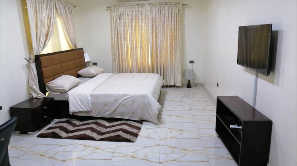 Stunning 2-bed Apartment in Lagos view 5