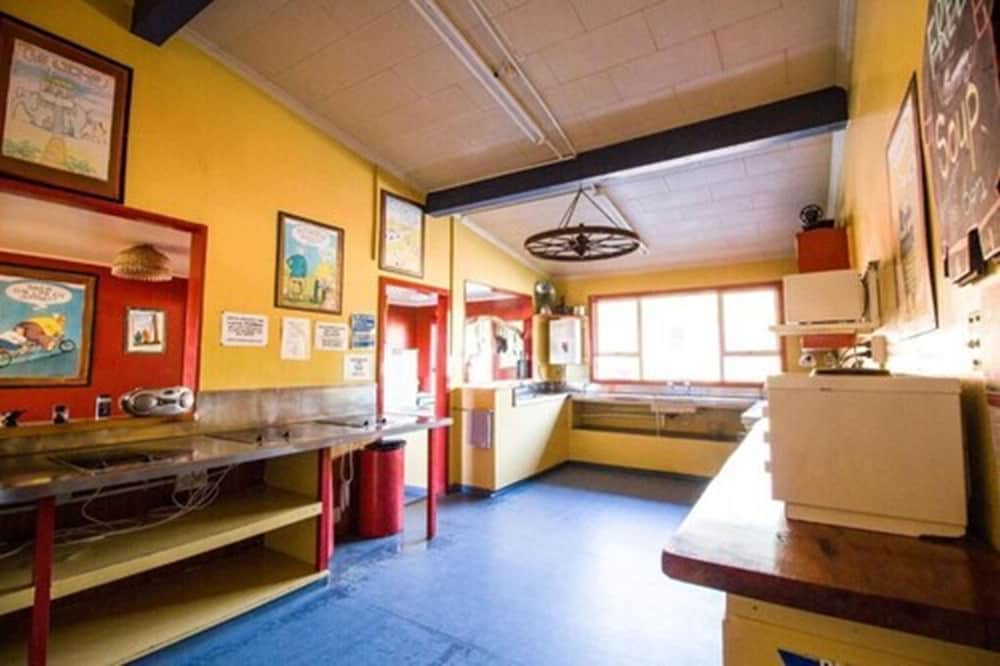 Chateau Backpacker & Motels