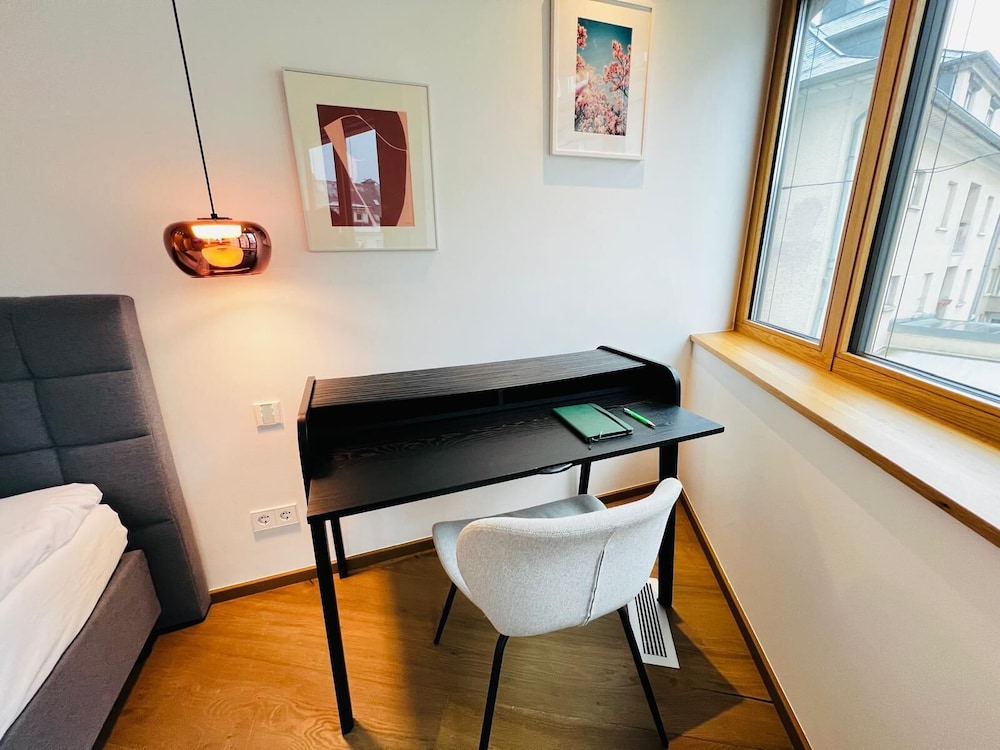 Beautiful one bedroom w balcony&parking