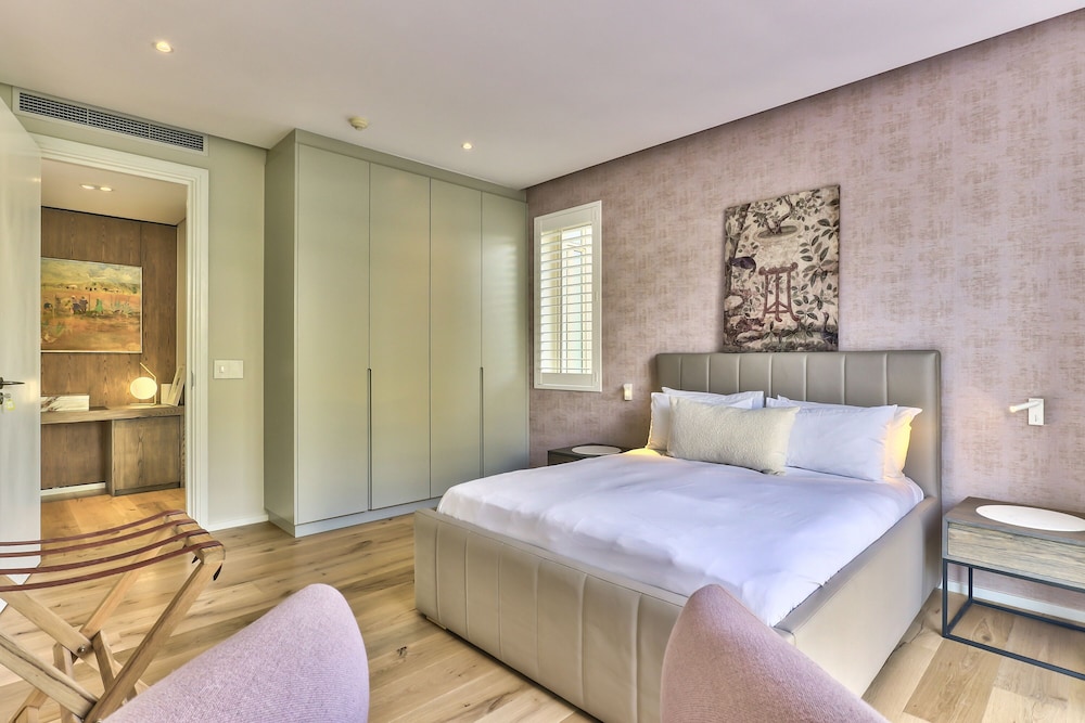 Superior Three Bedroom Apartment
