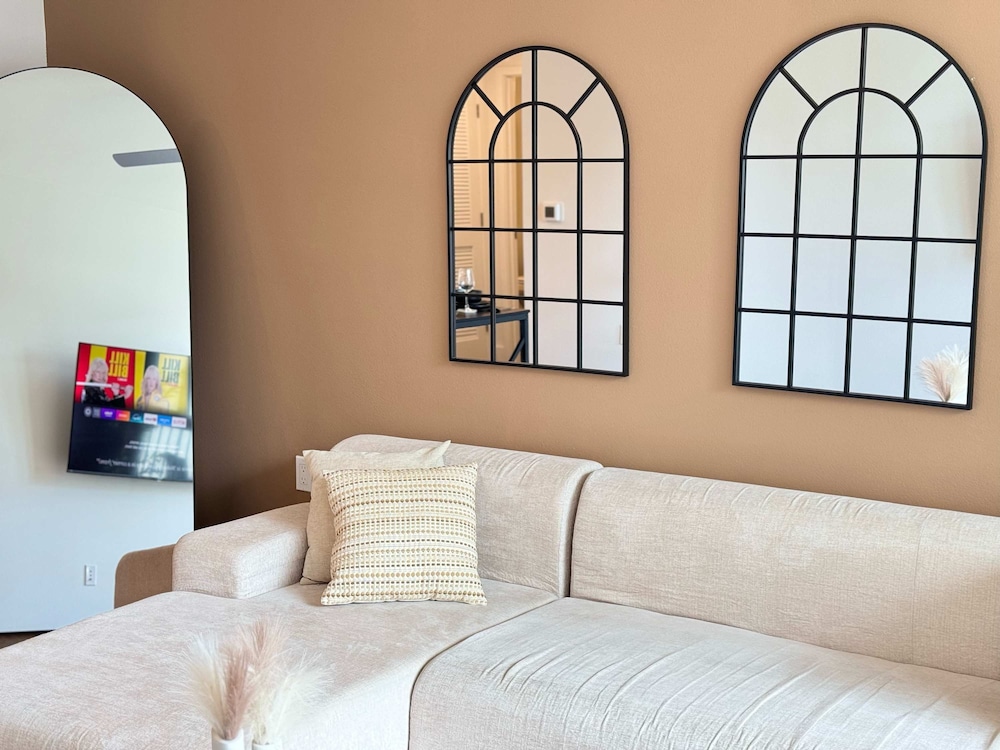 Luxury Stay Near Disneyland Pool Gym Free Parking