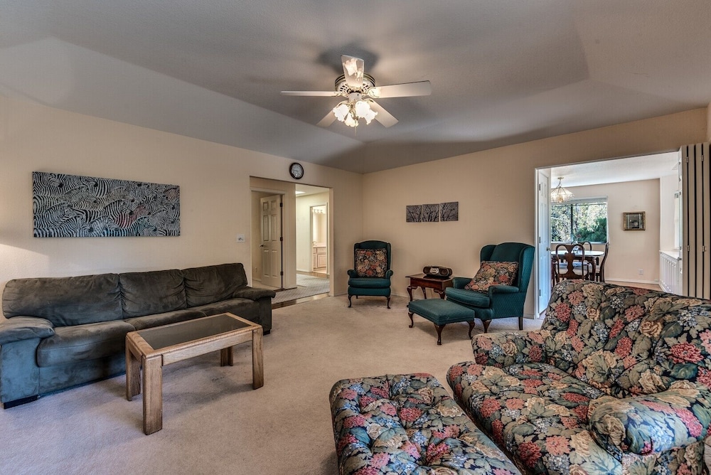 Casa Del Lago - Only 200 Yards from the Beach by Yosemite Region Resorts view 4