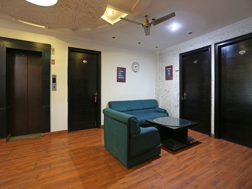 OYO 6895 Hotel Cybercity Rooms & Suites