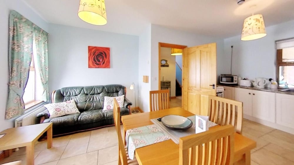 Charming 3-bed Cottage Moira - Hillsborough view 5