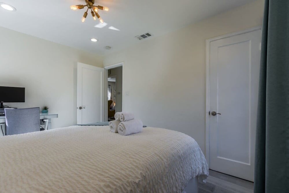 @ Marbella Lane - Convenient Home in Sunnyvale