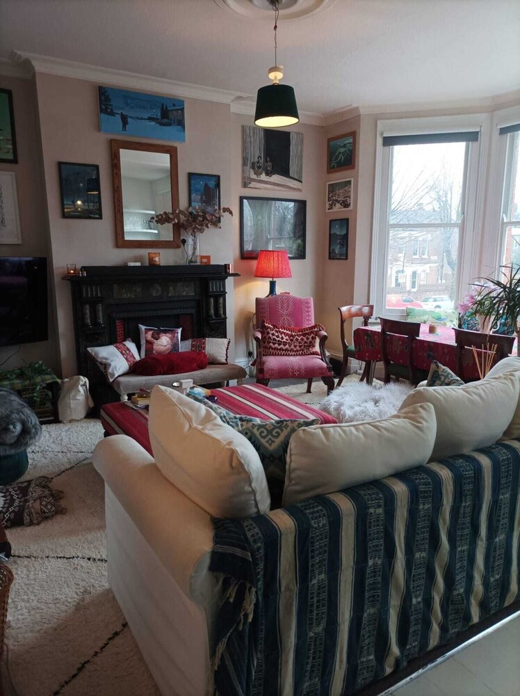 Elegant and Quirky 2BD Flat - Kensal Rise