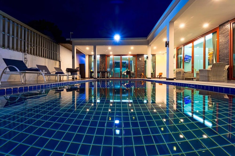 Beautiful 4-Bedroom Pool Villa BL9