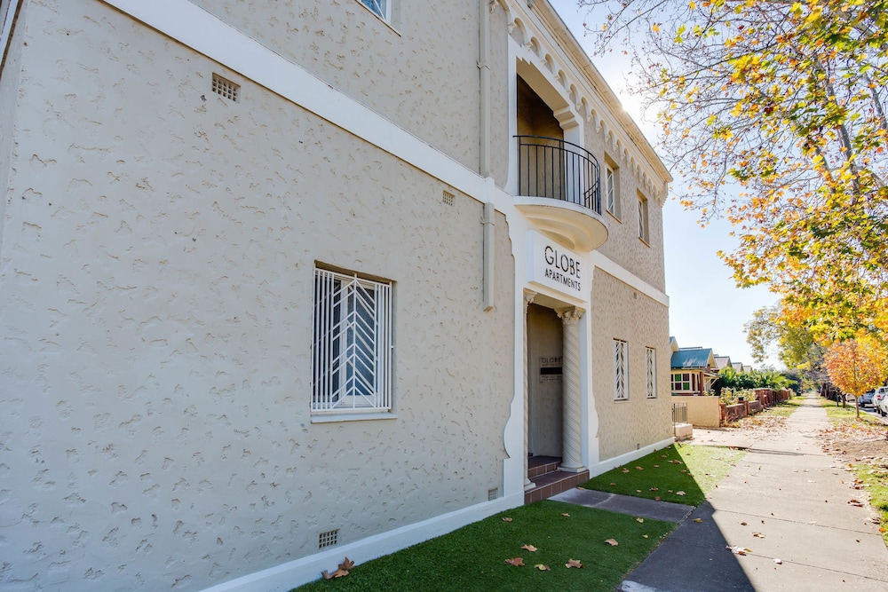 Globe Apartments