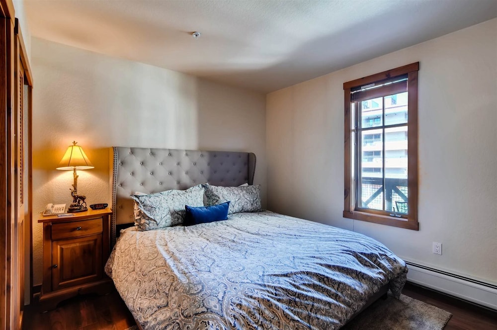 1 Bedroom Mountain Condo Located in Historic Downtown Breckenridge Near Shopping, Dining, and Restaurants view 3