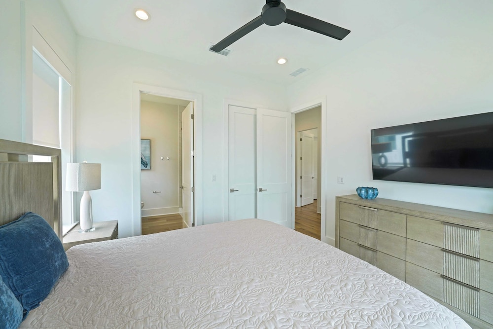 30A Serenity Skies by Avantstay Sleeps 19 Pool + Golf Cart