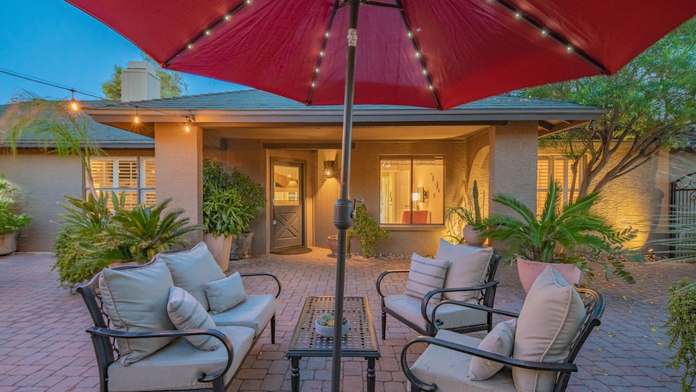 Scottsdale Gem W/pool in Private and Serene Yard!