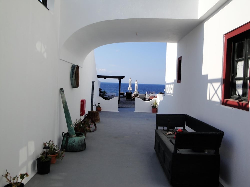 Vrachia Studios & Apartments