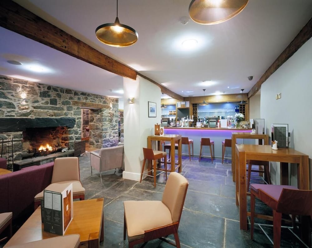 The Cross Foxes- Bar Grill and Rooms