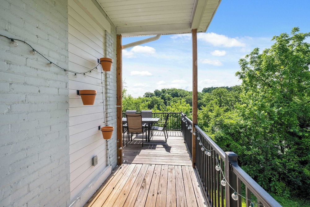 Ludlow Lodge w/ City Views