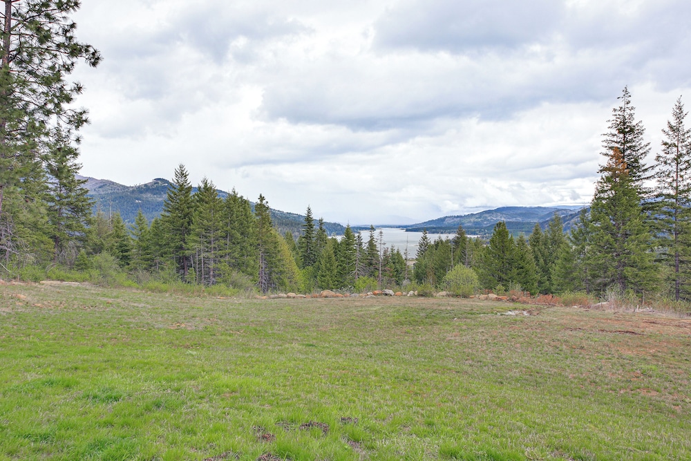 Luxe Mtn-view Escape 5 Mi to Dtwn Priest River!