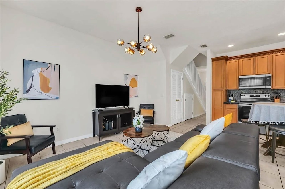 2335 Amazing 5BD Family Townhome Close to Disney