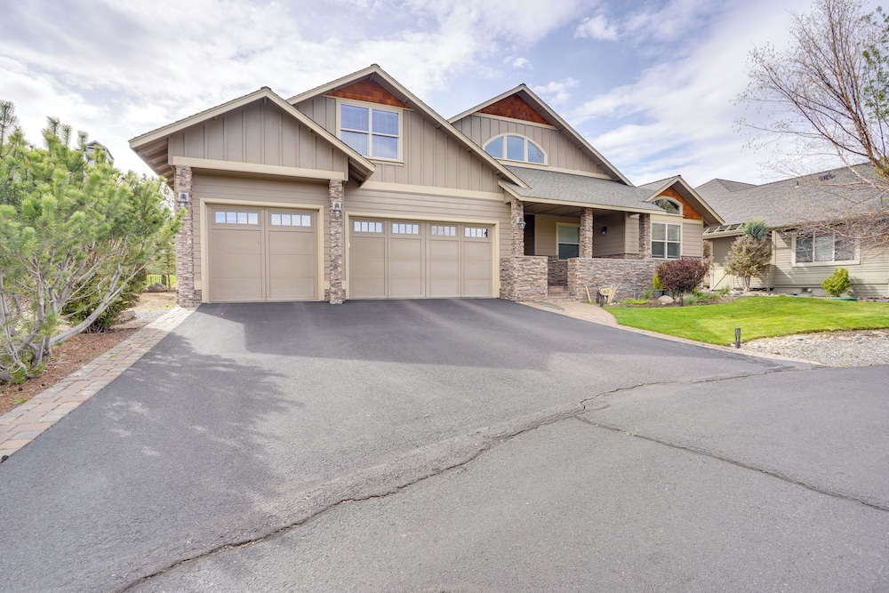 Redmond Golf Getaway - Near Smith Rock State Park!