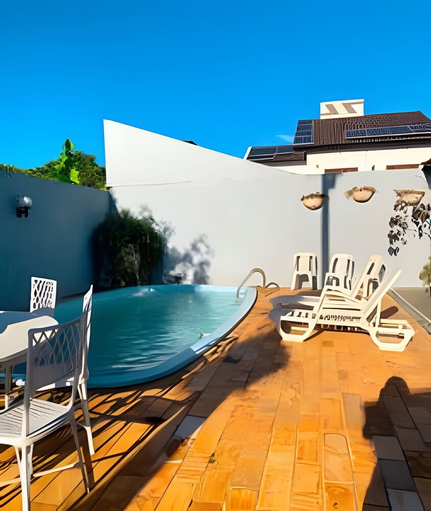 Casa 3 suites 1 quarto piscina AC 10 Hos