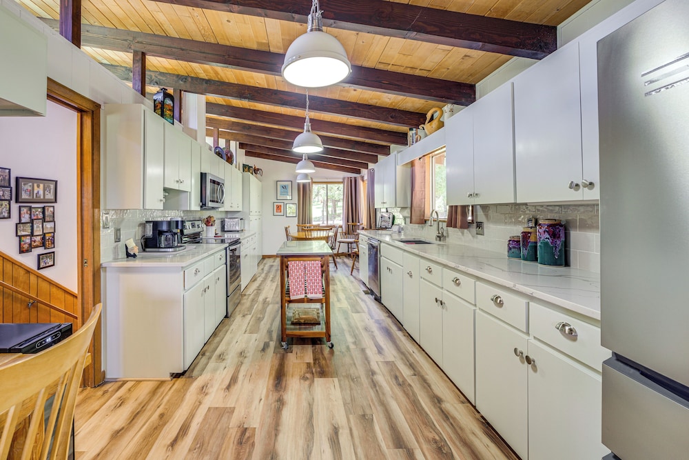 Monte Verde Lake Access & Views: Spacious Retreat!