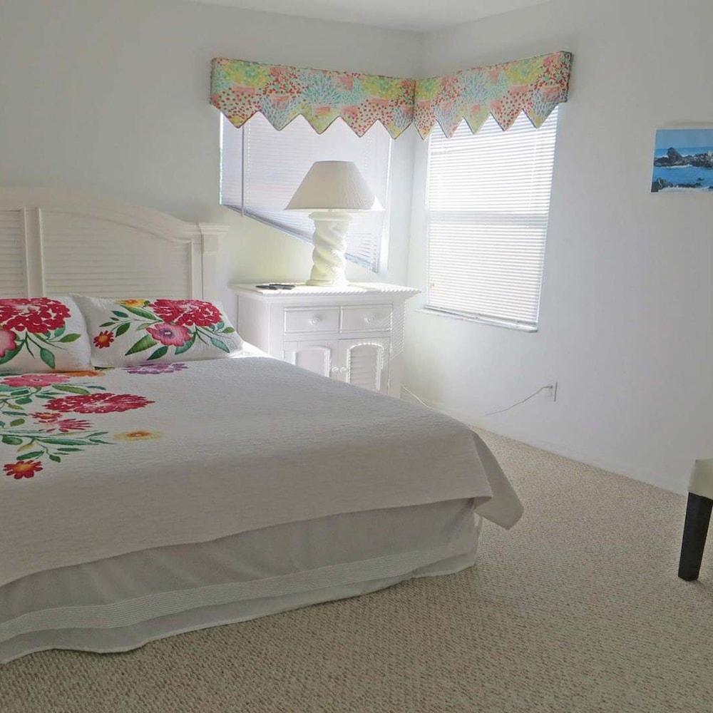 Altaira - top Location Lake View Pool Spa 4 Bed