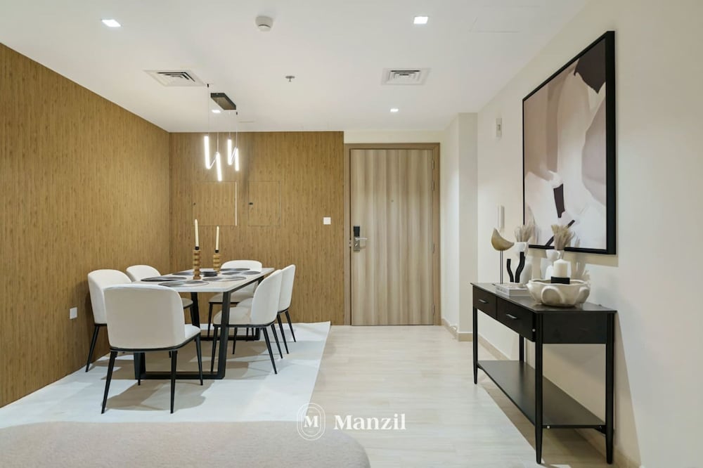 Stylish 2BR With Canal Burj View Near Dubai Mall