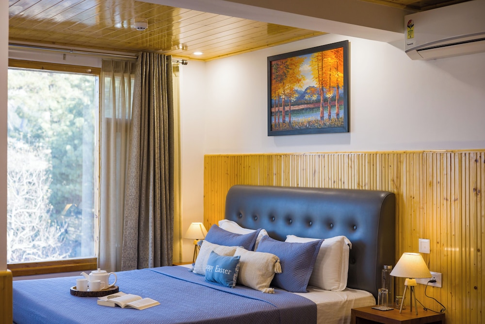 Lafu House Hearth Cabana Hill views