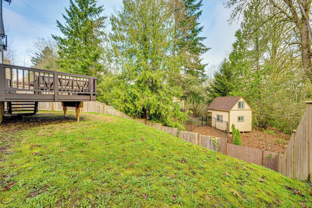 Game Room & Deck: Family-friendly Tumwater Gem