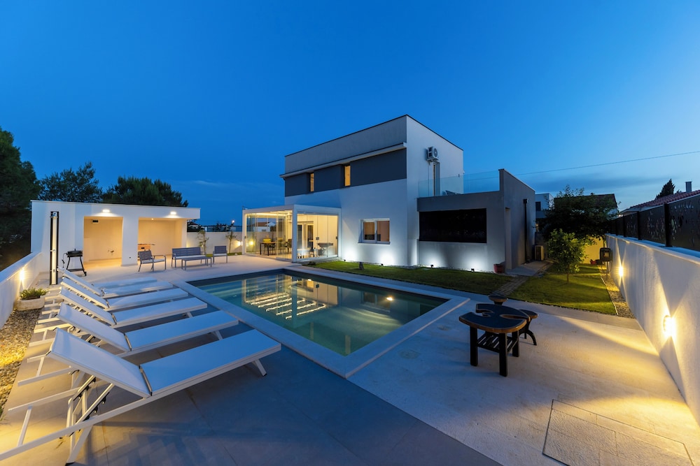 Alba Family Home