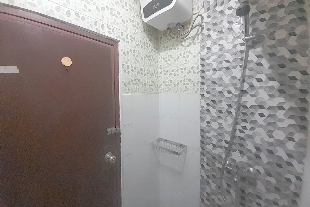 Basic Wood 2Br Apartment At Gateway Ahmad Yani Cicadas