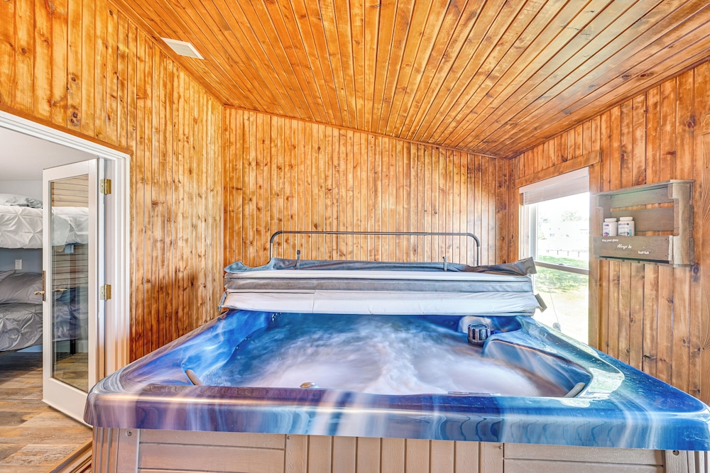 Private Indoor Hot Tub: Fish & Boat on Sylvan Lake