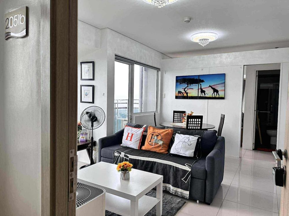 Breeze Residences Condos